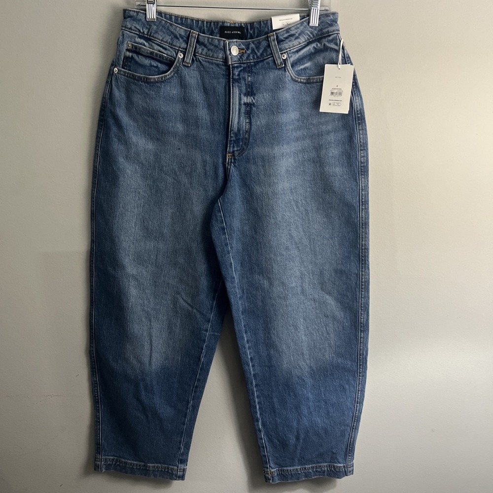Free Assembly Women's Mid Rise Wide Hem Barrel Jeans, Size 8 NWT